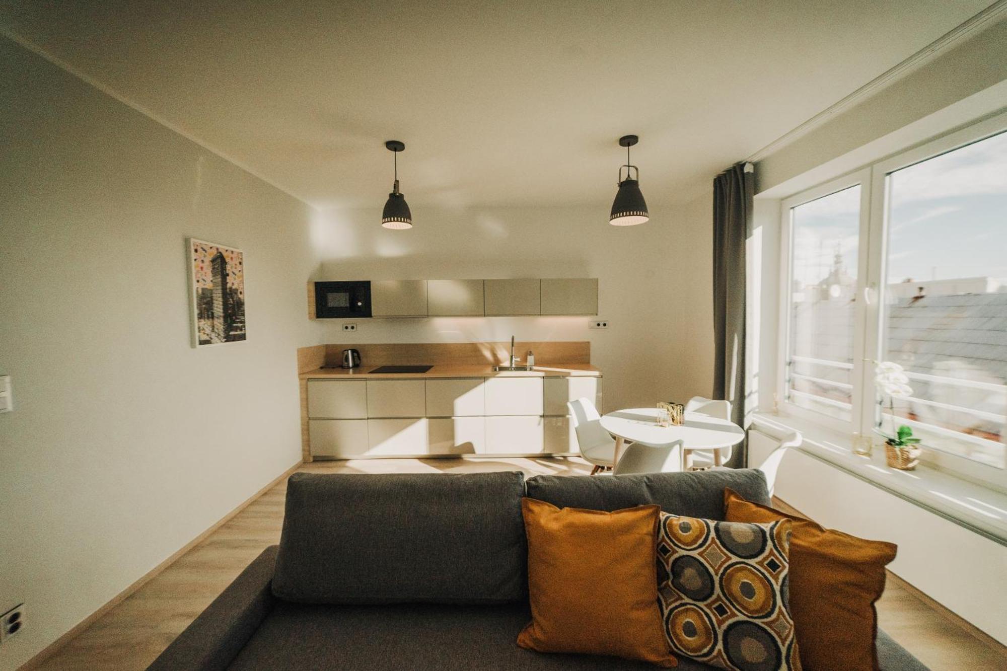 Citybeat Apartments, 400M From The Square بلزن المظهر الخارجي الصورة