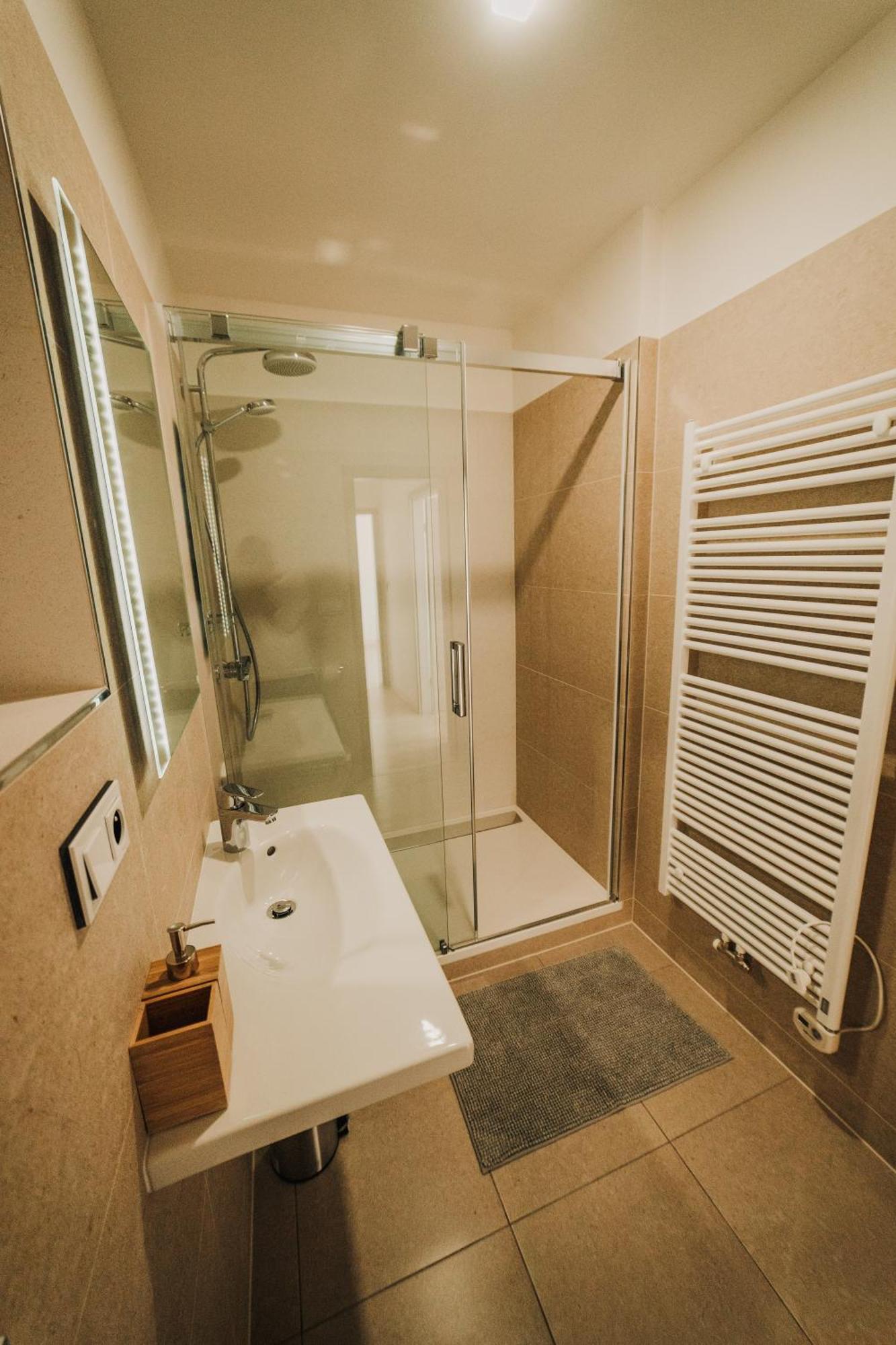 Citybeat Apartments, 400M From The Square بلزن المظهر الخارجي الصورة