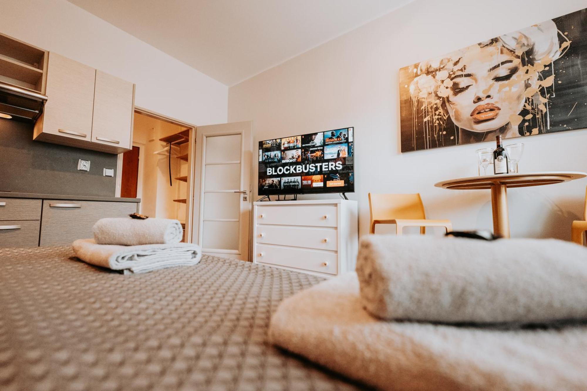 Citybeat Apartments, 400M From The Square بلزن المظهر الخارجي الصورة
